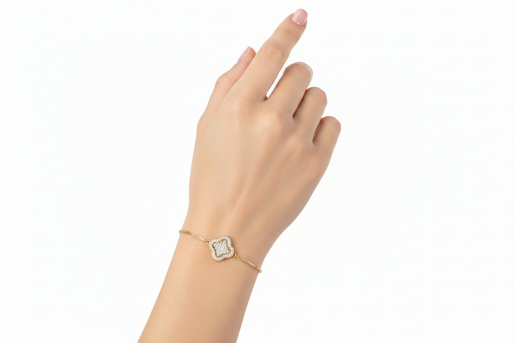 Gold bracelet with a diamond