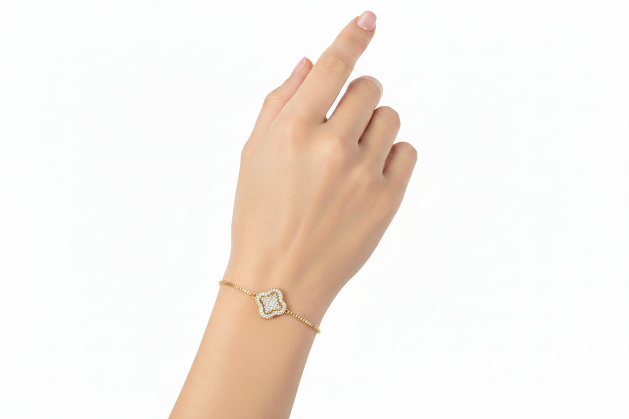 Gold bracelet with a diamond