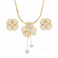 Gold floral necklace with pearls