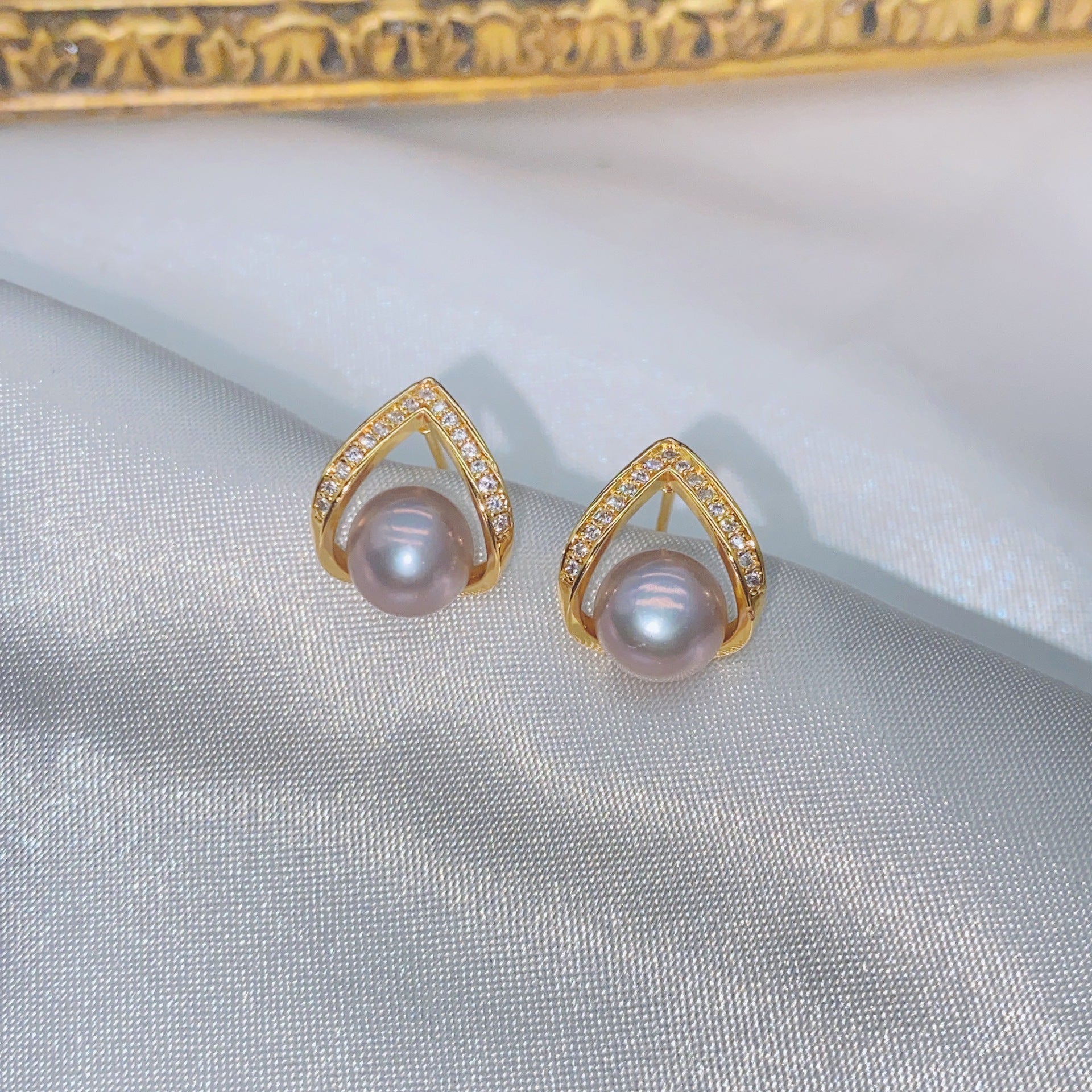 Shishang 18K Gold Freshwater Pearl Stud Earrings