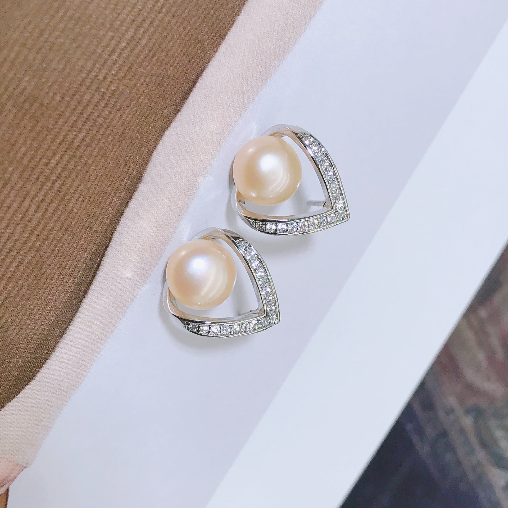 Shishang 18K Gold Freshwater Pearl Stud Earrings