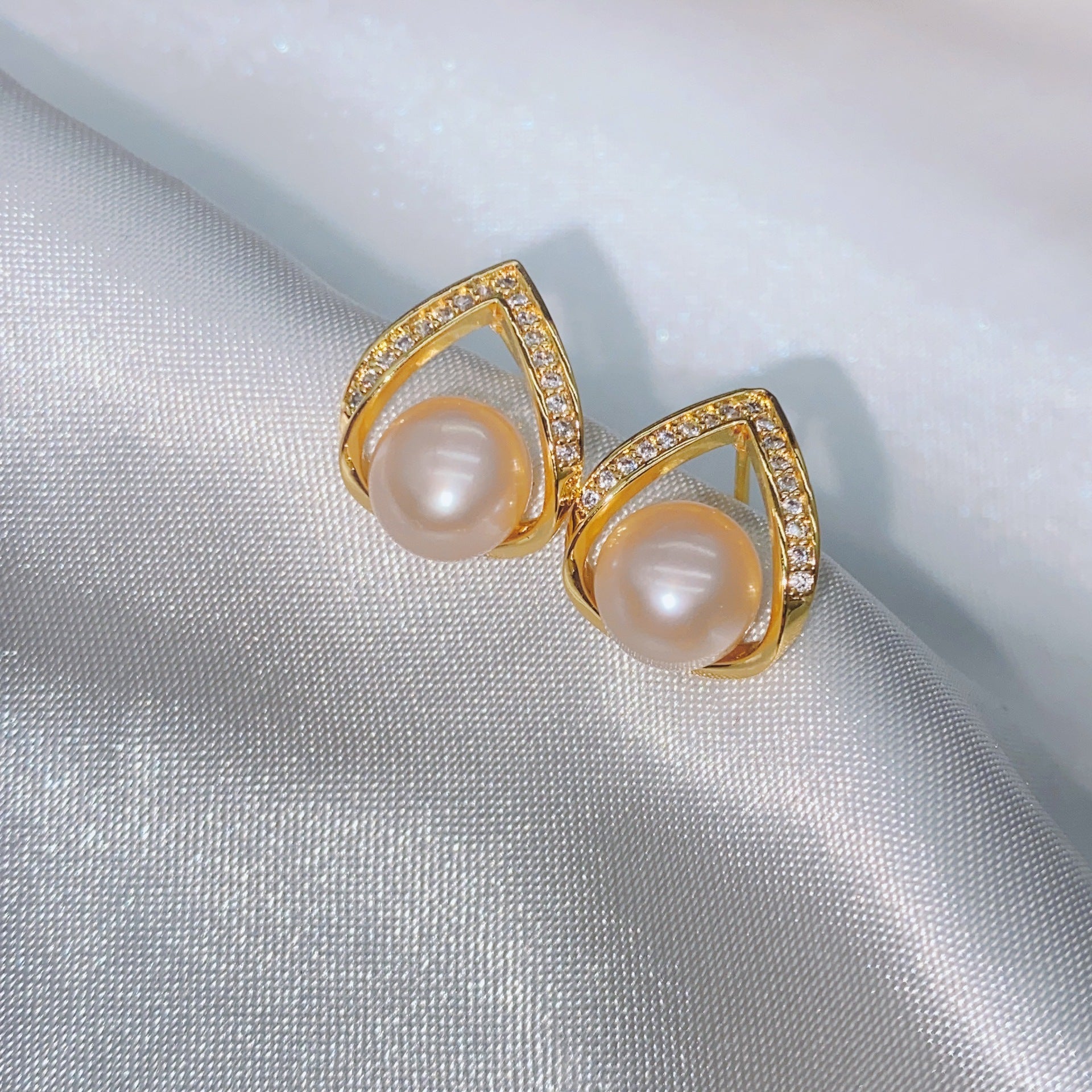Shishang 18K Gold Freshwater Pearl Stud Earrings
