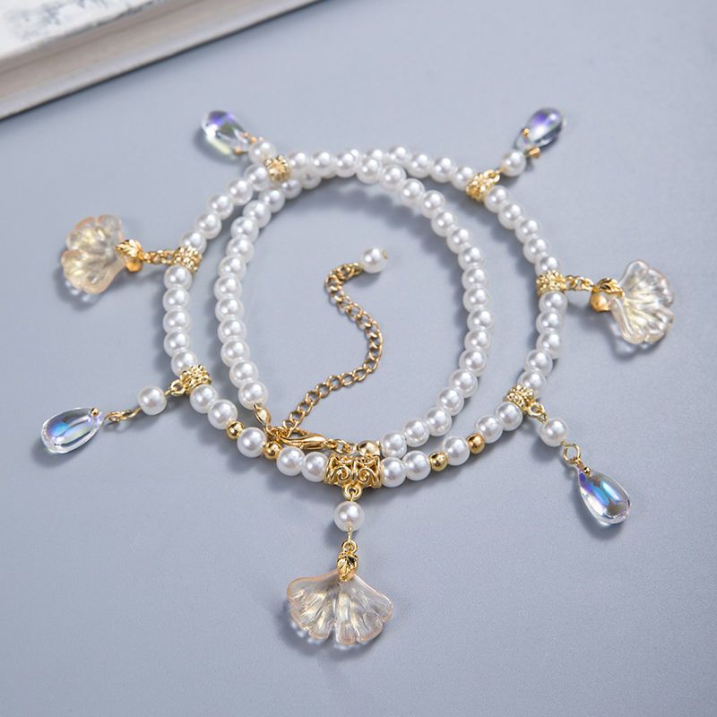 Pearl necklace with purple shell-like pendants 
