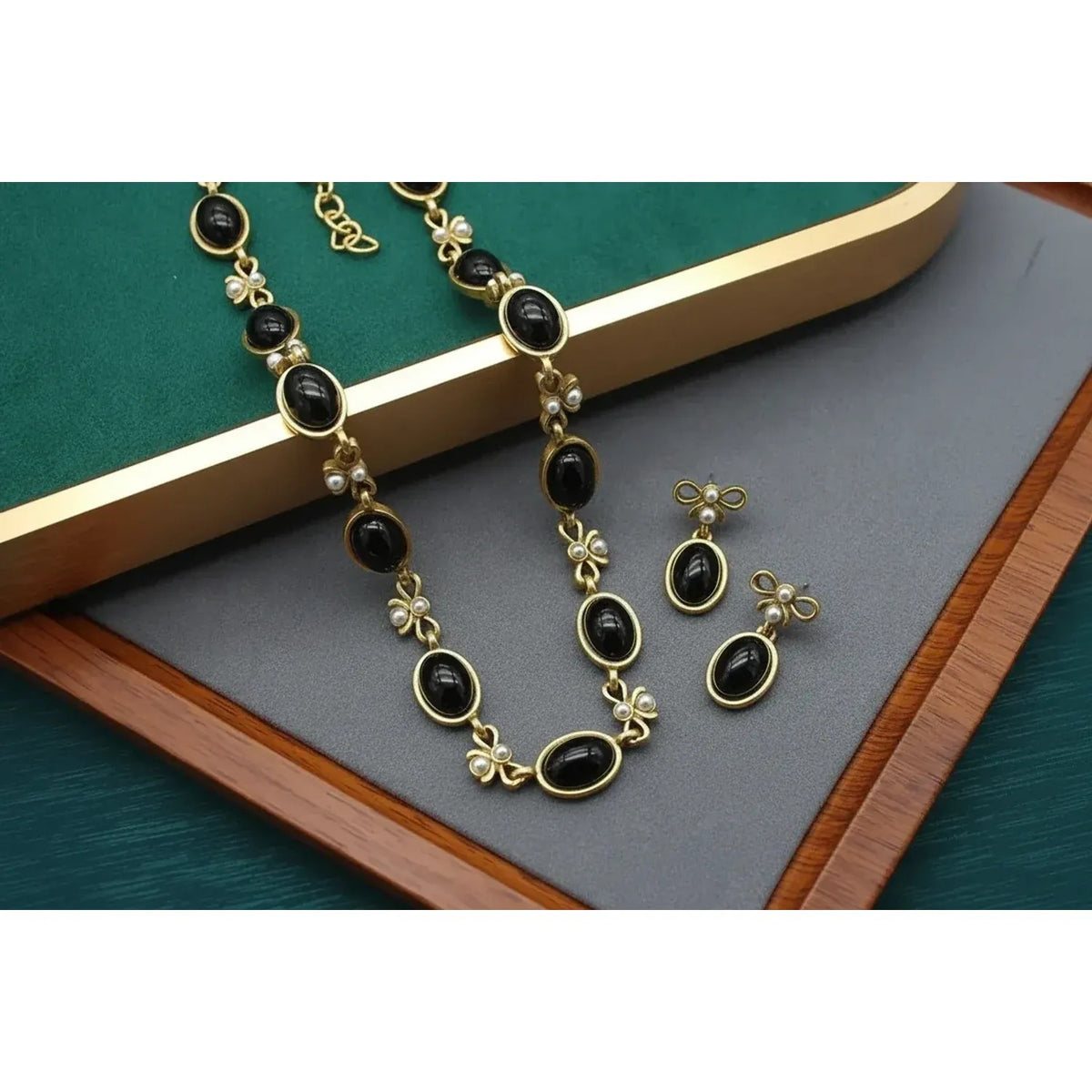 Antique Bow Glass Jewelry Set - Oval Pendant, Stud Earrings & Bracelet