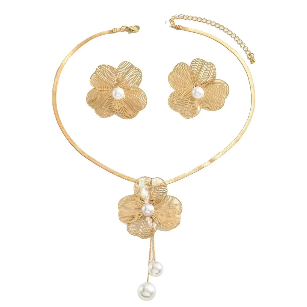Bazaar Flower Pearl Clavicle Necklace & Earring Set