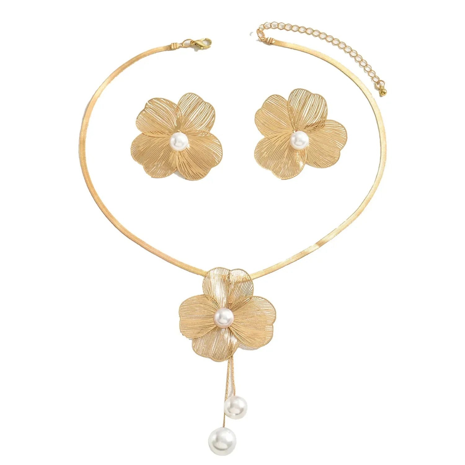 Bazaar Flower Pearl Clavicle Necklace & Earring Set