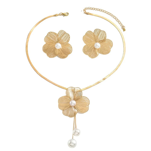 Bazaar Flower Pearl Clavicle Necklace & Earring Set