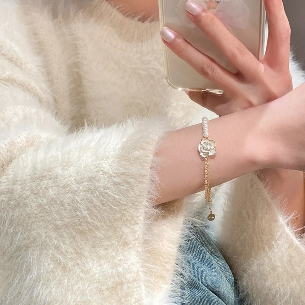 Camellia Pearl Claw-Chain Bracelet