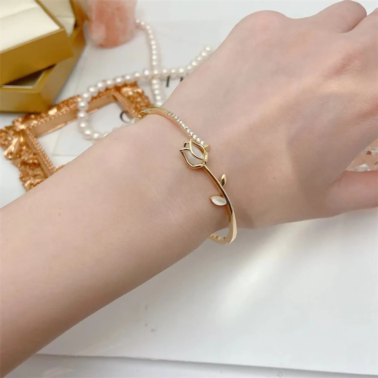 Cat's Eye Tulip Flower Bangle Bracelet