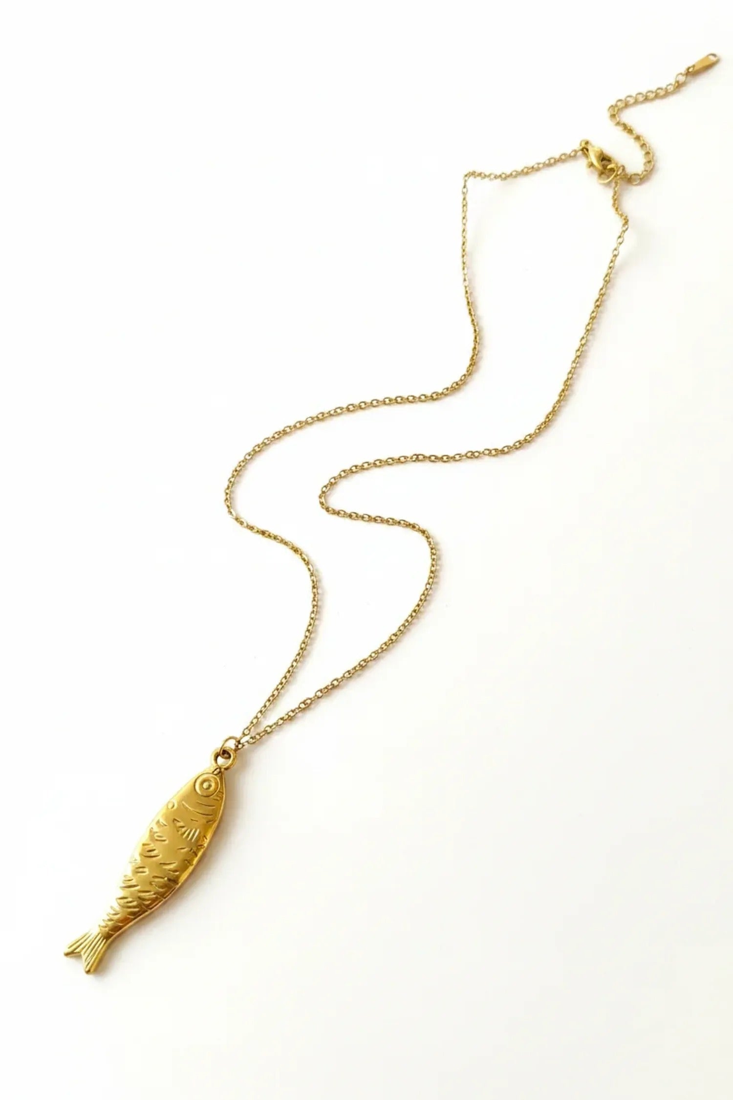 Dopamine Fish & Acrylic Bead Clavicle Necklace