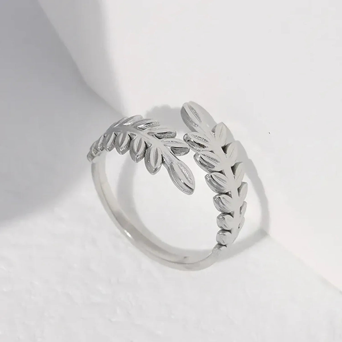 European And American Cross-Border Titanium Steel Ring For Women Leaf Heart Shape Niche Simple Non-Fading Open Stainless Steel Ring Wholesale