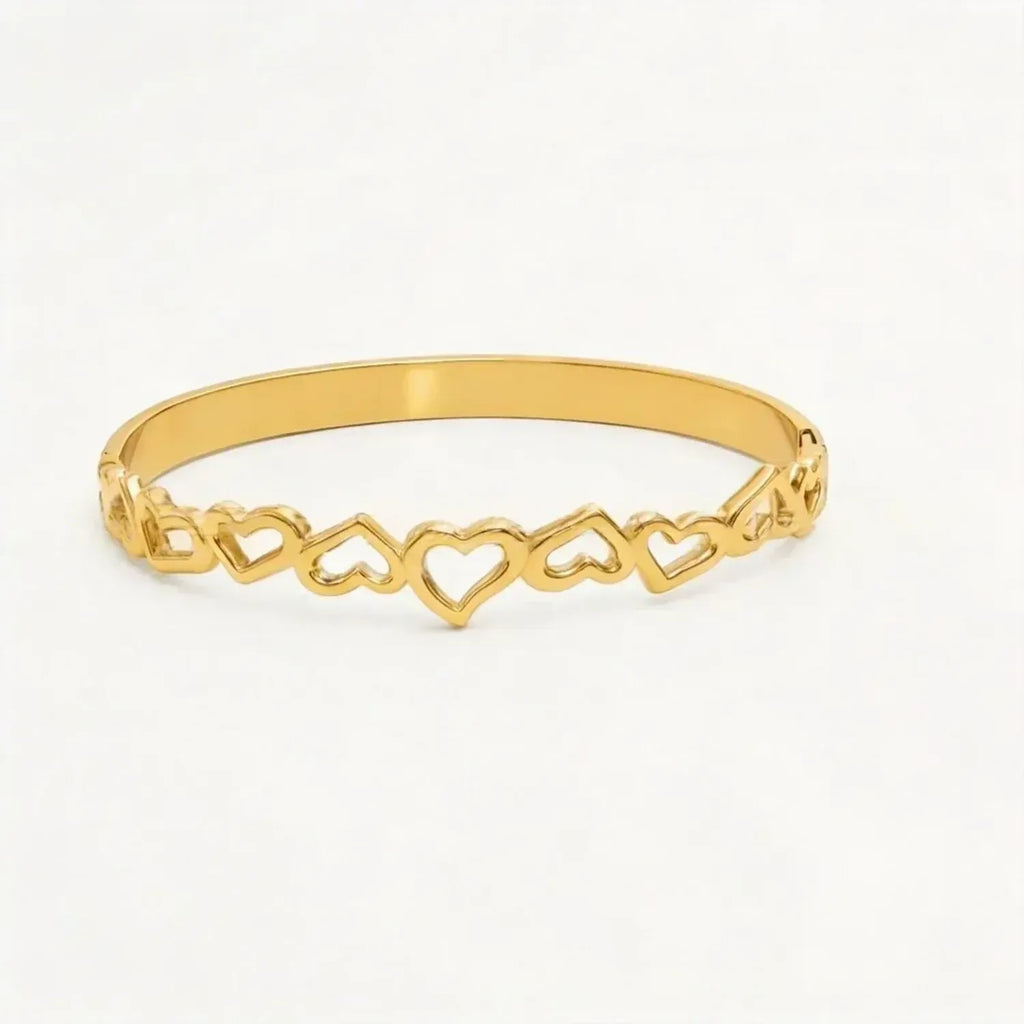 European And American Hollow Heart-shaped Bracelet With A Luxurious Feel
