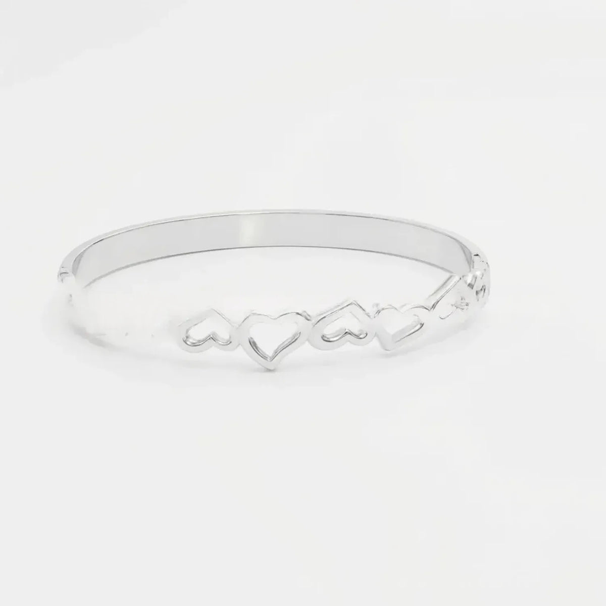 European And American Hollow Heart-shaped Bracelet With A Luxurious Feel