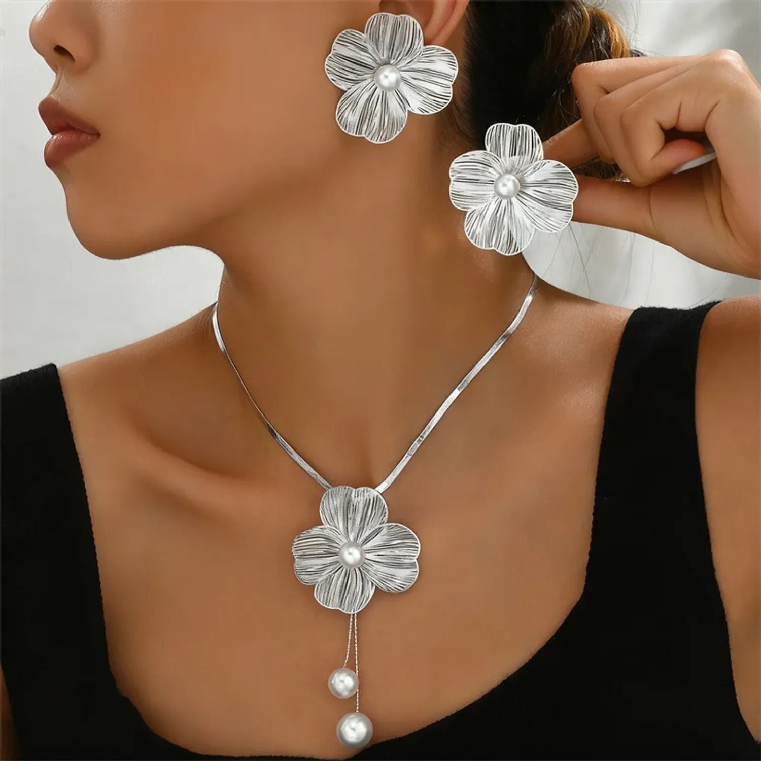 Flower Pearl Necklace & Earrings Set