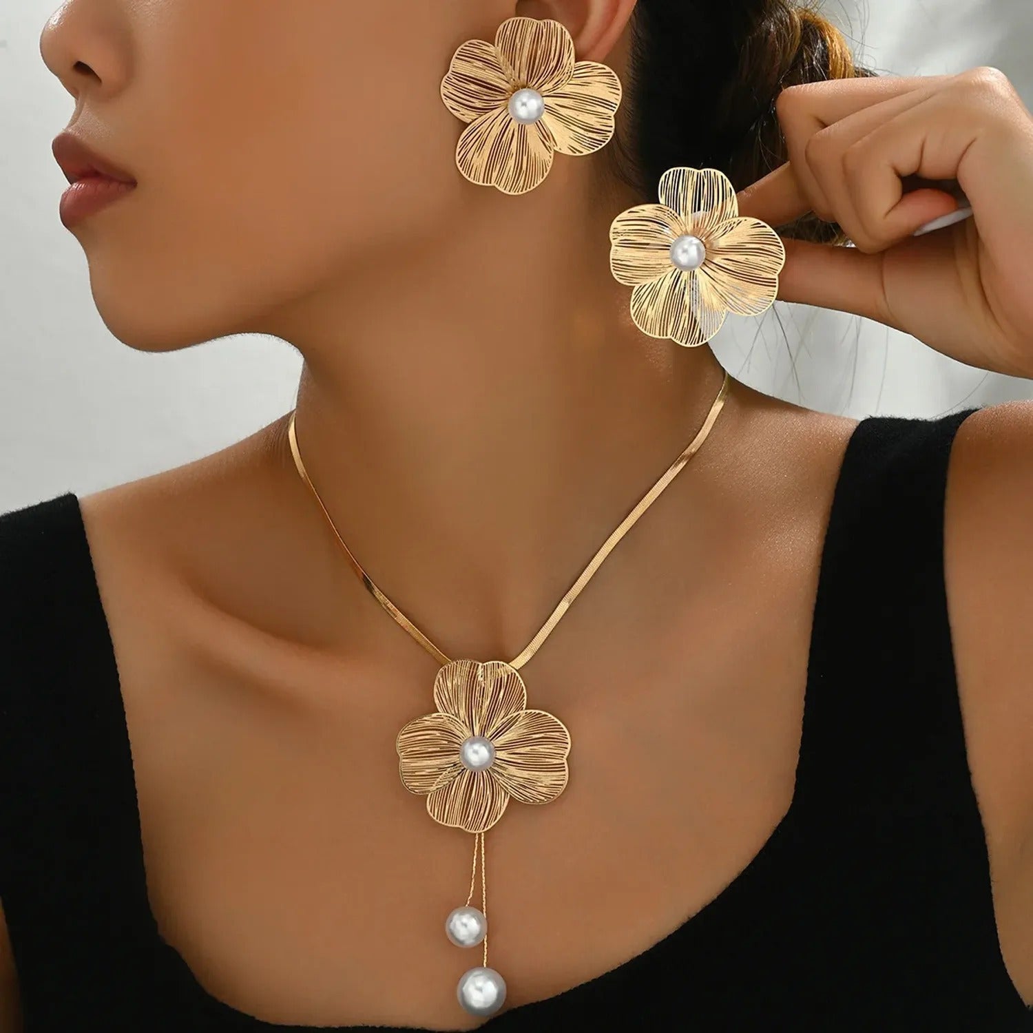 Flower Pearl Necklace & Earrings Set