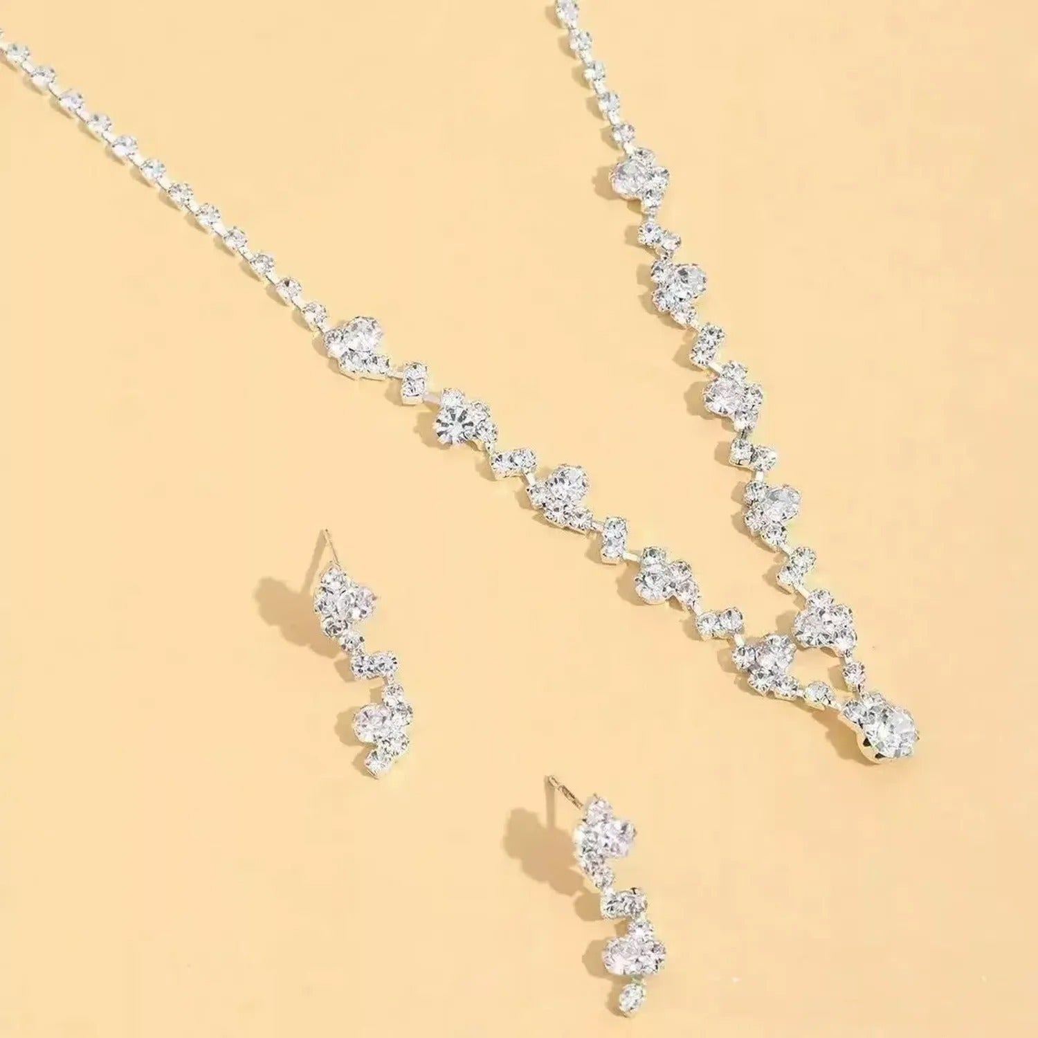Full-Rhinestone Claw Chain Water Drop Pendant Necklace