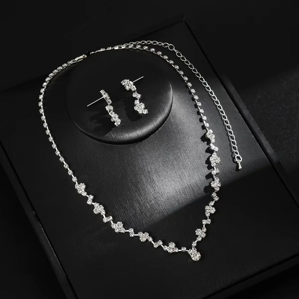 Full-Rhinestone Claw Chain Water Drop Pendant Necklace