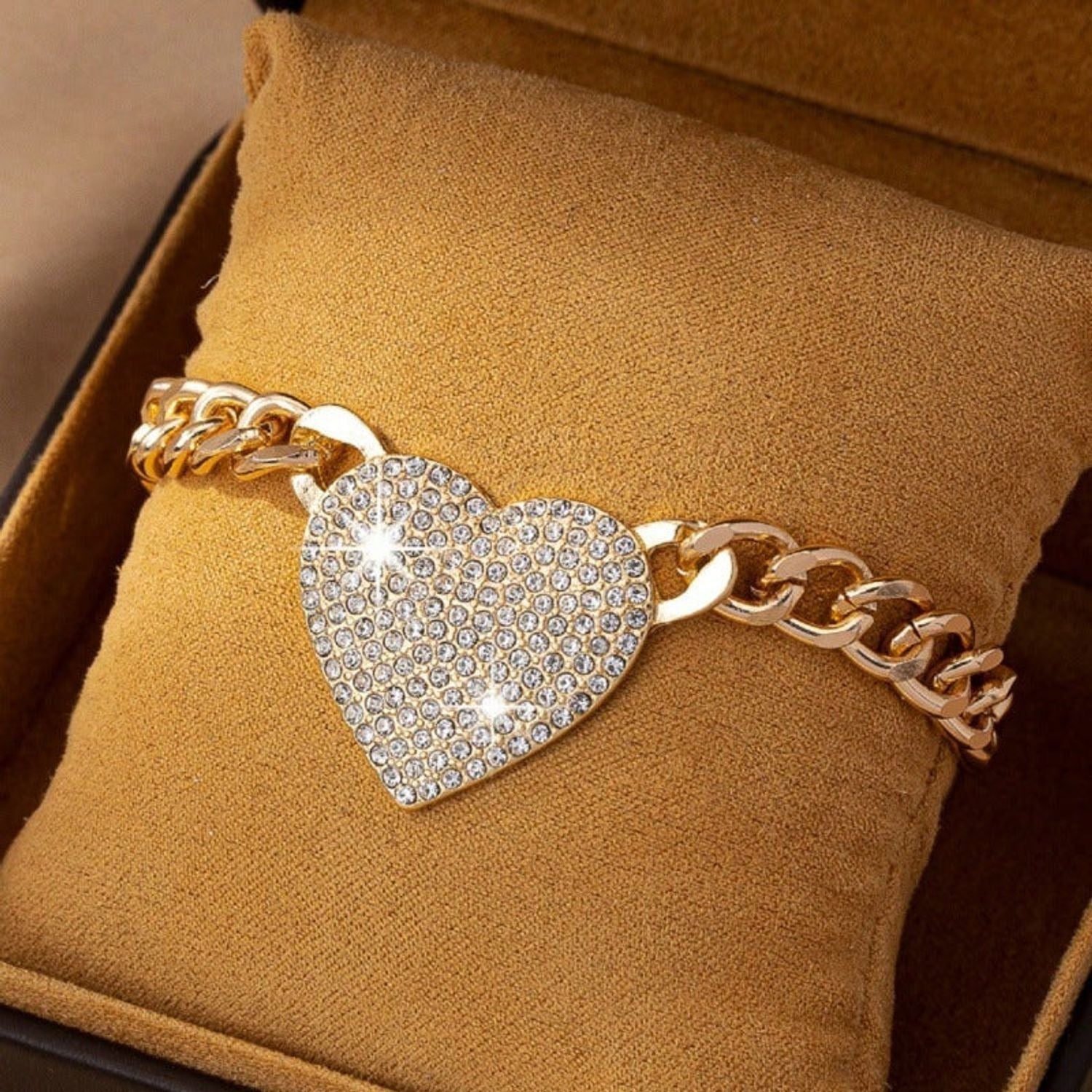 Full Rhinestone Retro Heart-Shaped Bracelet