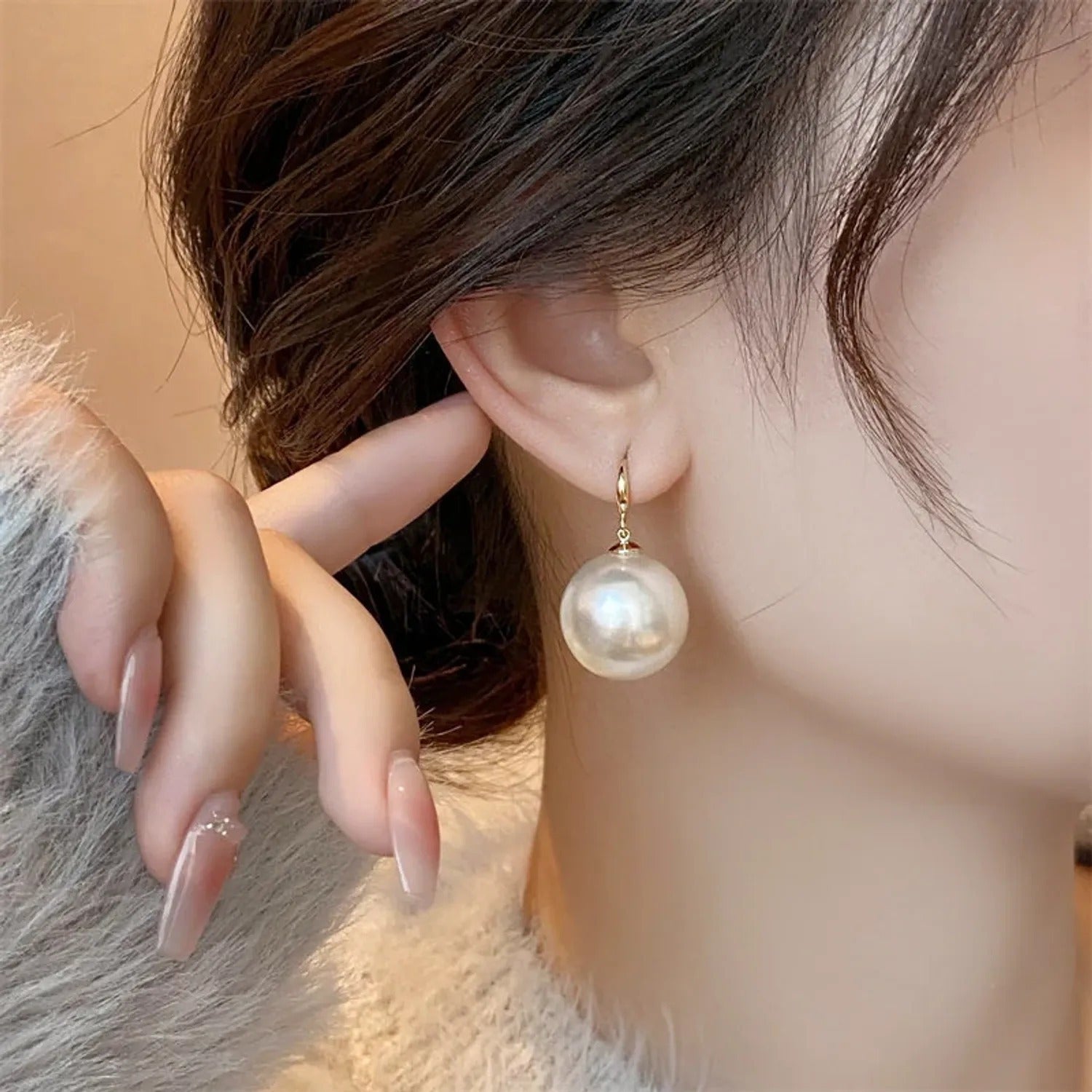 HANKOU Oversized Pearl Drop Earrings