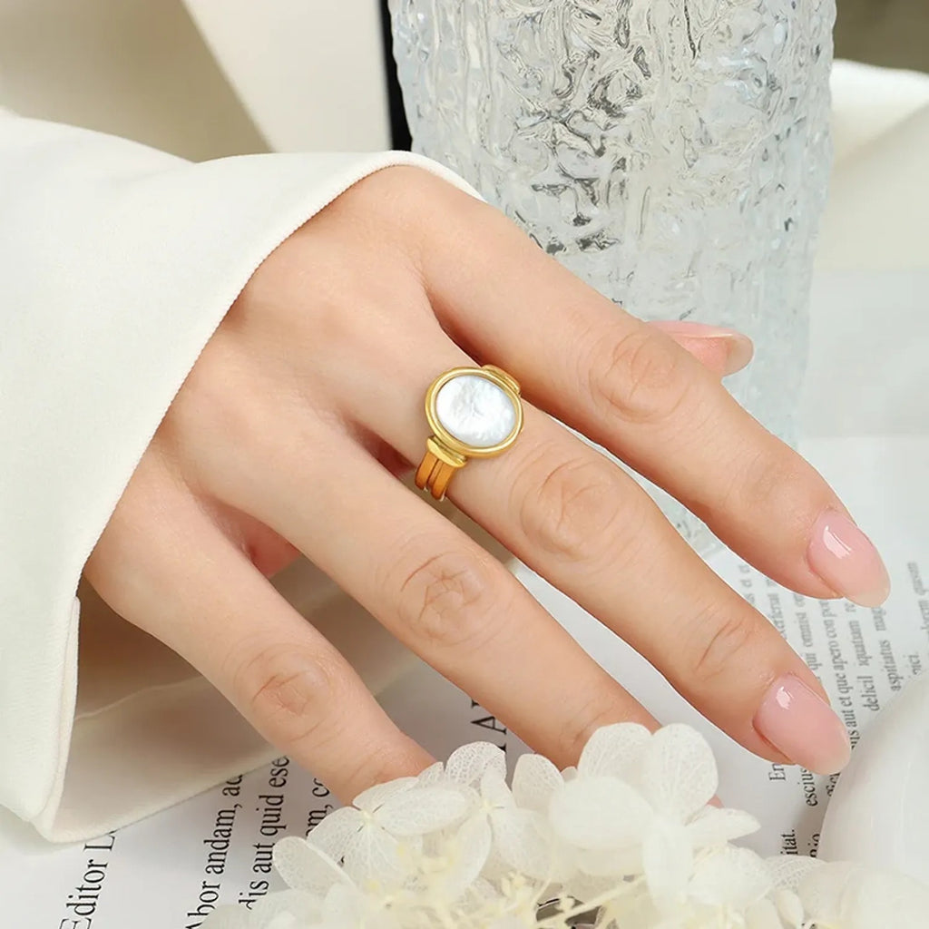 June Moshang White Shell Round Ring