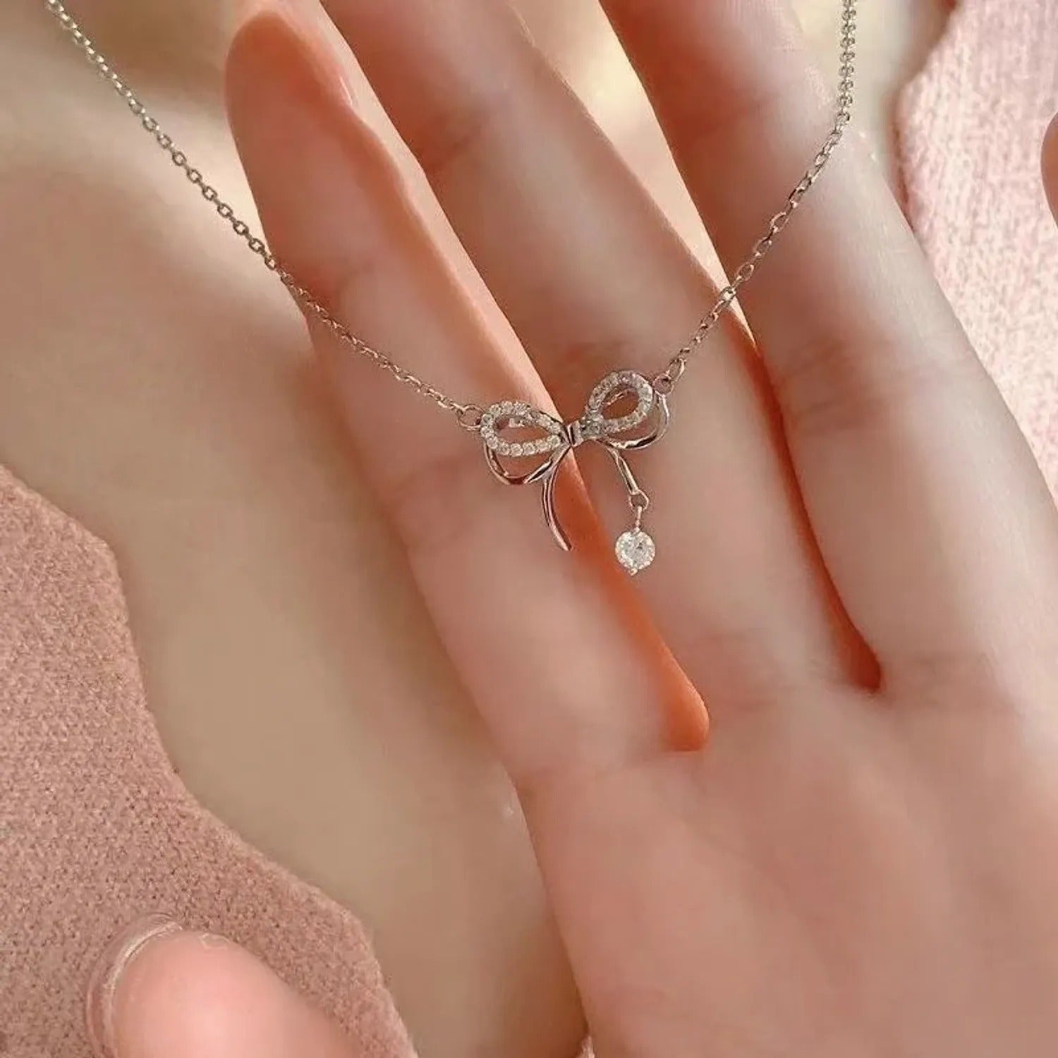 Junyi Double-Layer Teardrop Bow Necklace