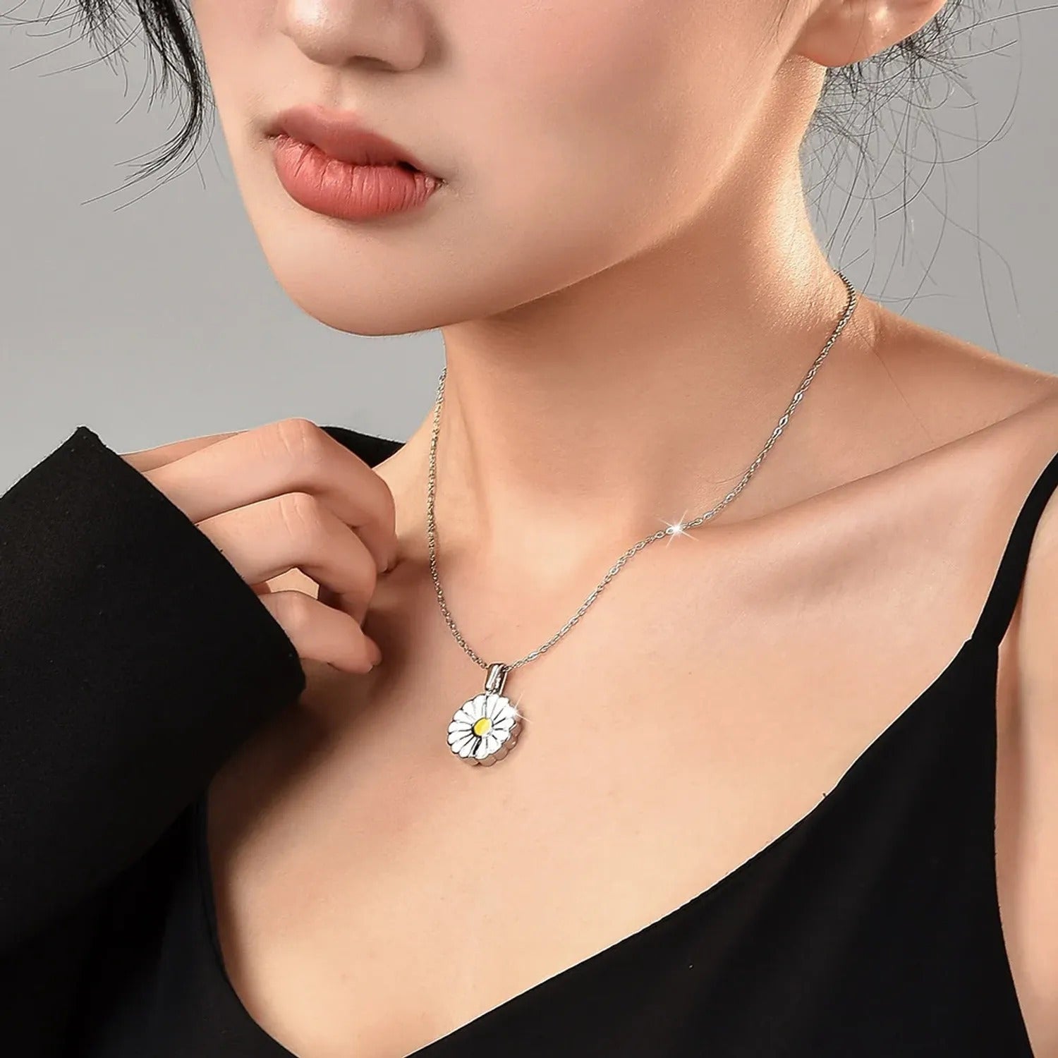 Mingba French Daisy Open Necklace