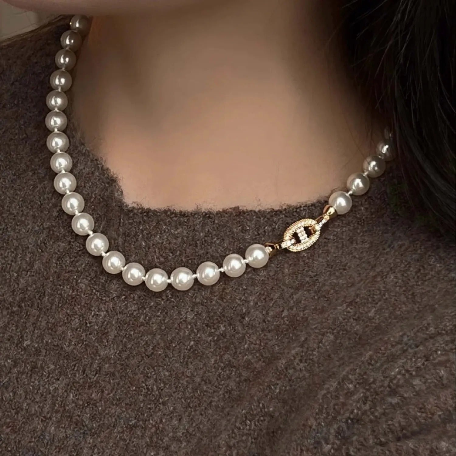 Piaoyan Horseshoe-Clasp Pearl Necklace