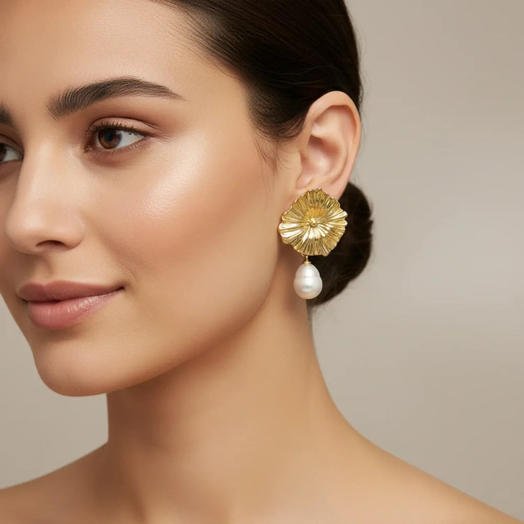Retro Metal Daisy Flower Pearl Ear Clip — No Piercing