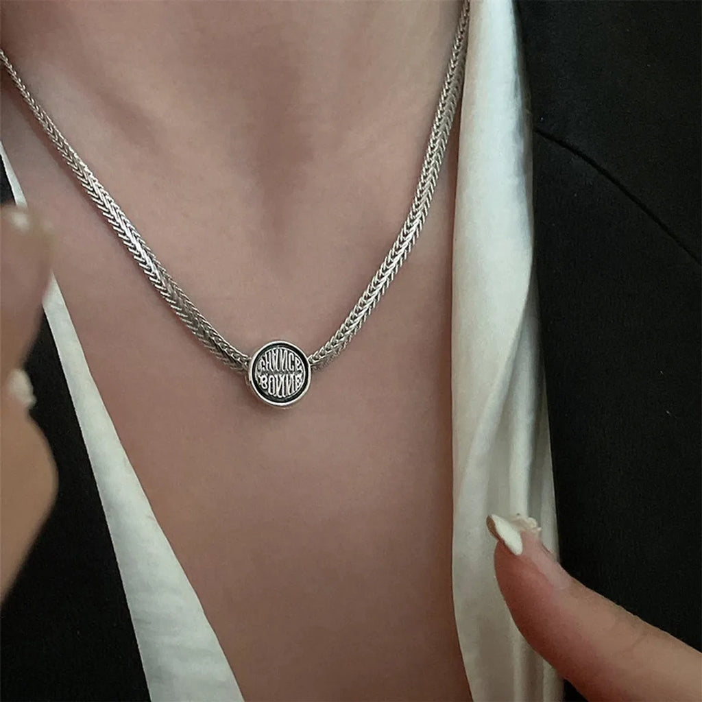 Vintage Good-Luck Lace Pendant Clavicle Necklace