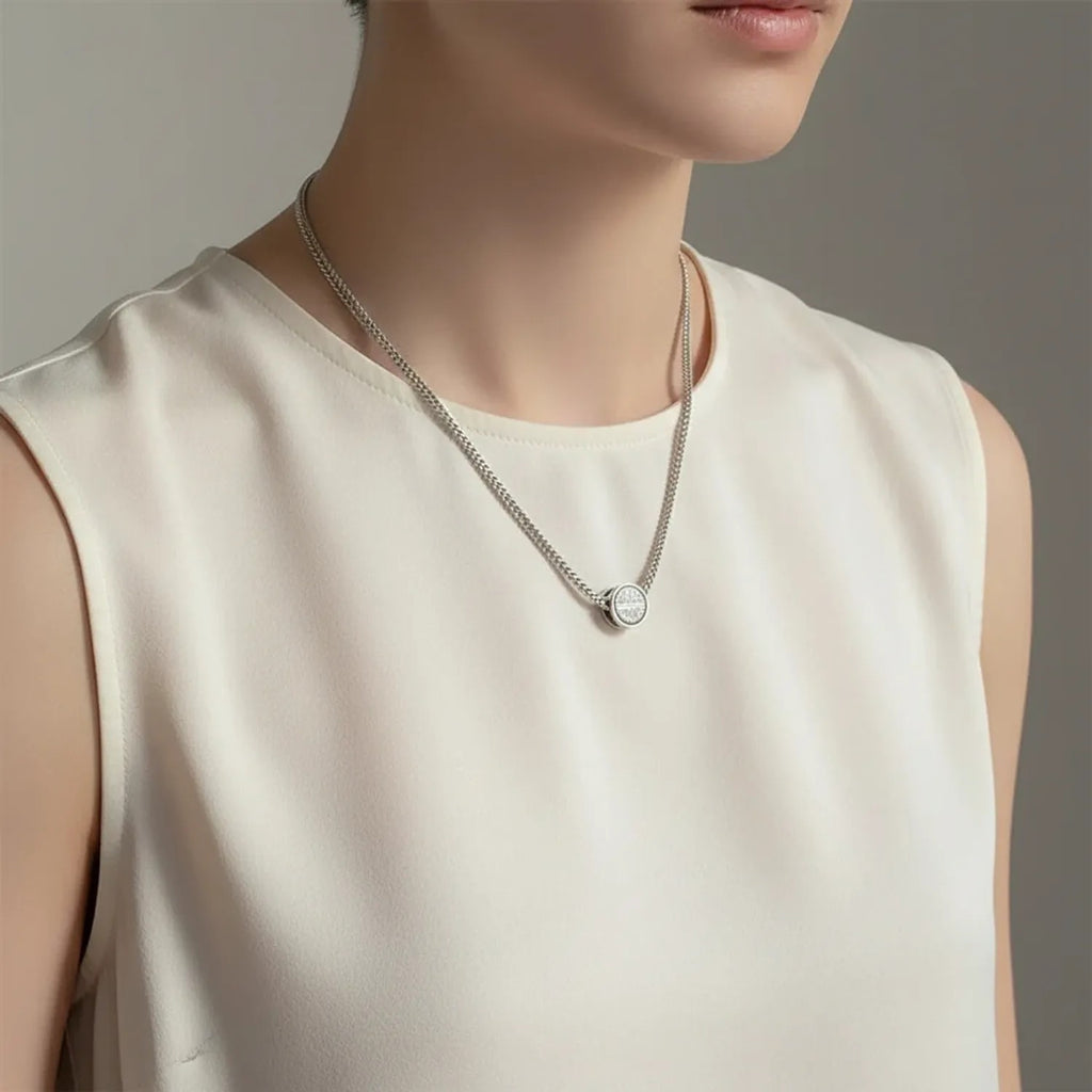 Vintage Good-Luck Lace Pendant Clavicle Necklace