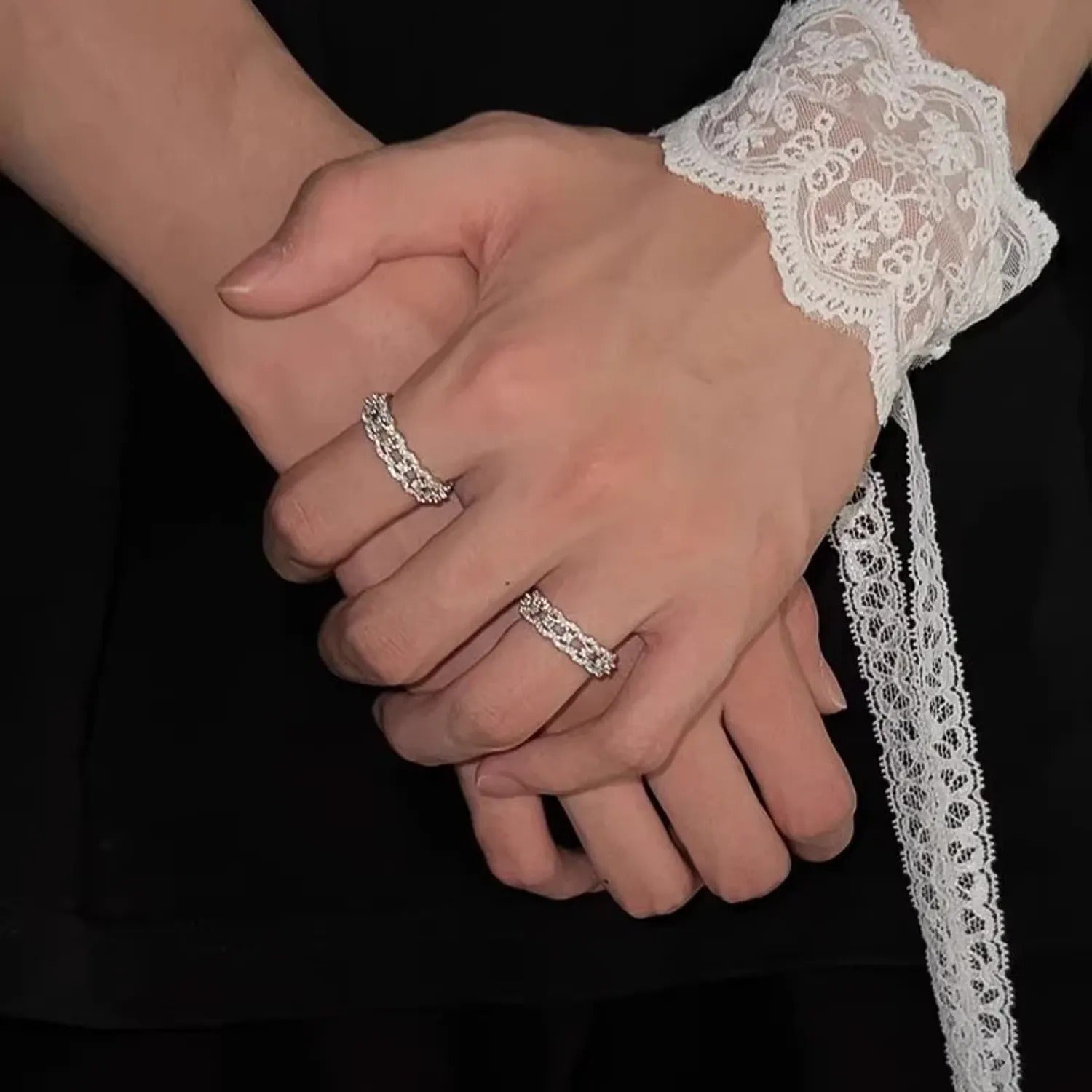 White Lace Full Diamond Hollowed Zircon Ring — Unisex