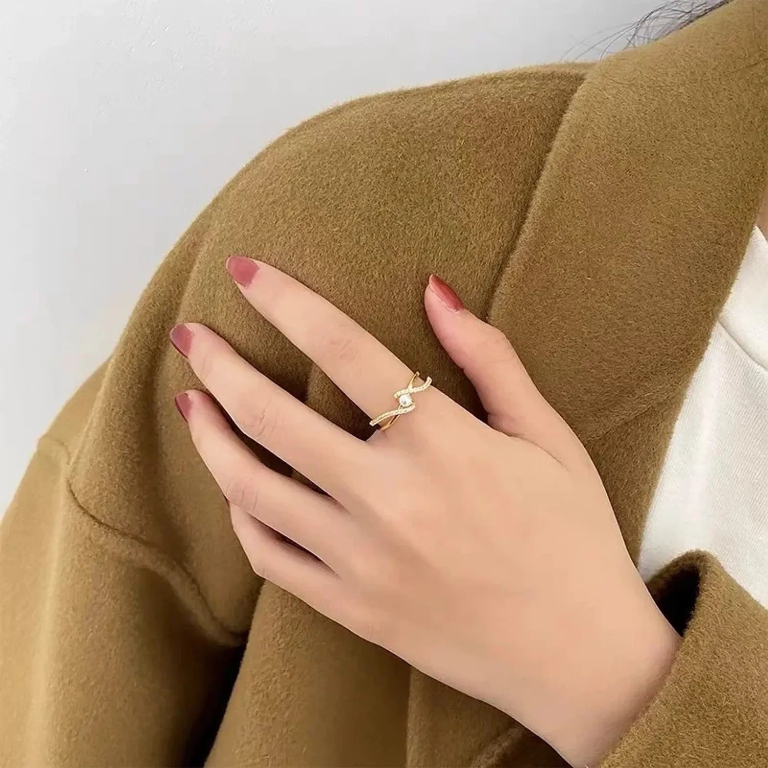 Xurri Cross-Design Pearl Open Index Finger Ring